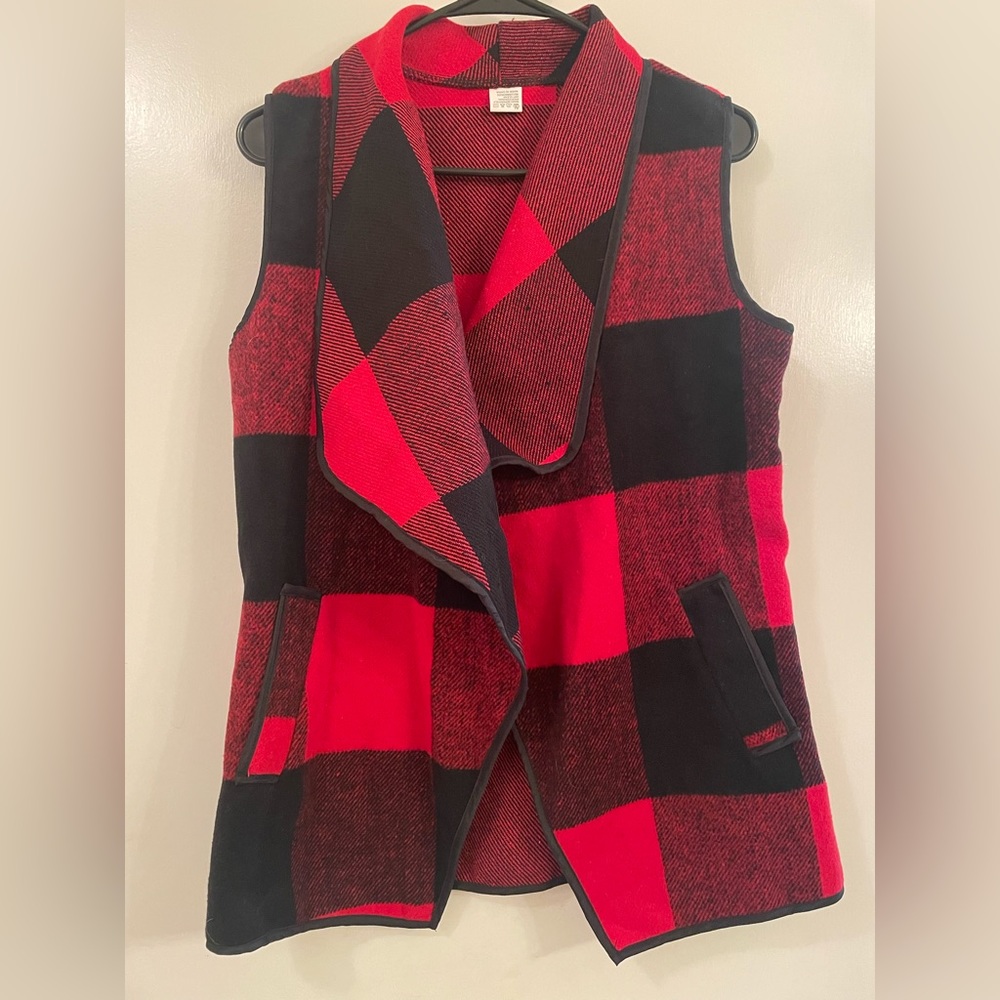 Buffalo plaid open front sleeveless vest